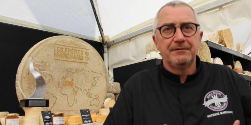 Nancy pulvérise le record du monde du plus grand plateau de fromages