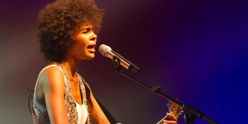 Concert : Ayo embrasse le Seven Casino (photos)