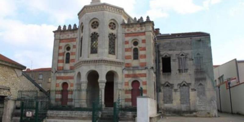 Deux croix gammées dessinées sur la synagogue de Verdun