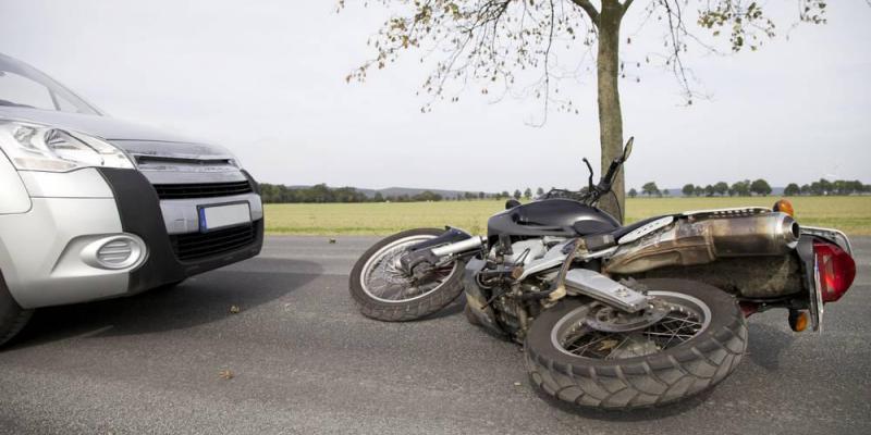 Moselle : un homme entre la vie et la mort après un choc moto contre voiture