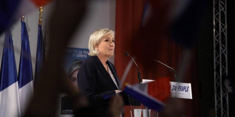 Marine Le Pen défend la "priorité nationale" et oppose banlieues et ruralité