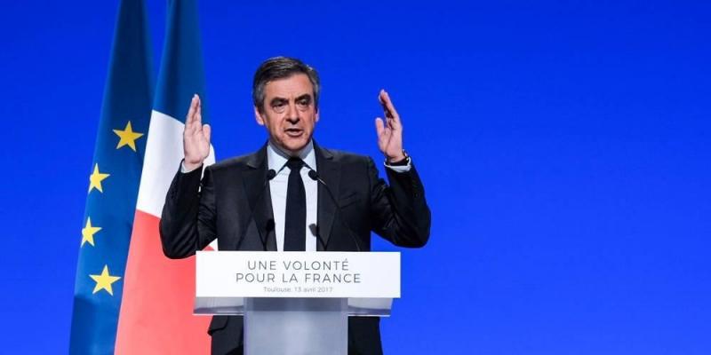 Abimé par les affaires, Fillon croit encore à la victoire