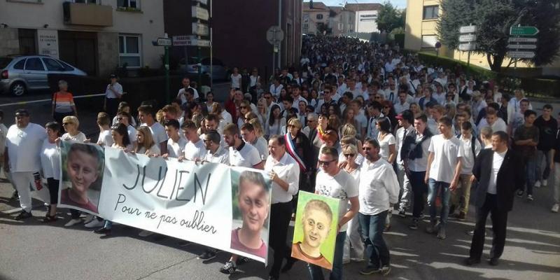 700 personnes marchent pour rendre hommage à Julien, agressé à mort à Nancy