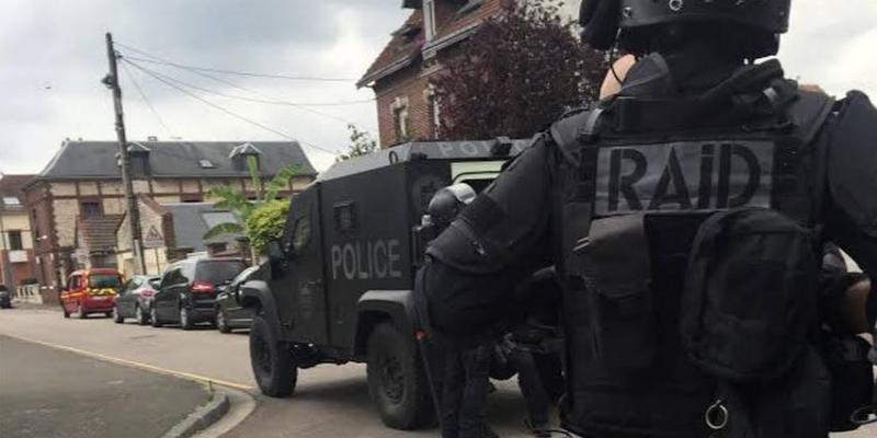 Attentat contre une église: l’un des terroristes condamné pour terrorisme et sous bracelet électronique