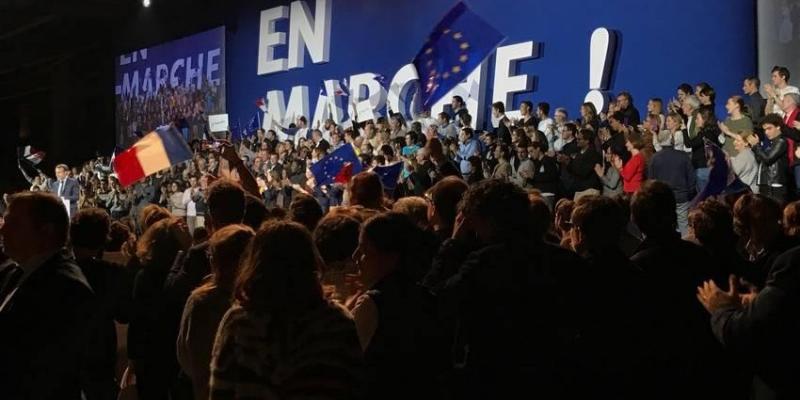 Présidentielle: Emmanuel Macron caracole en tête, percée de Mélenchon, Hamon et Montebourg