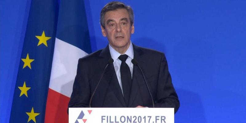 VIDEOS. François Fillon convoqué par les juges, reste candidat à l'élection présidentielle