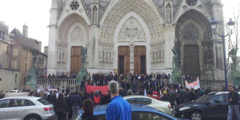 A Nancy, une manifestation féministe se transforme en "défouloir anticatholiques"