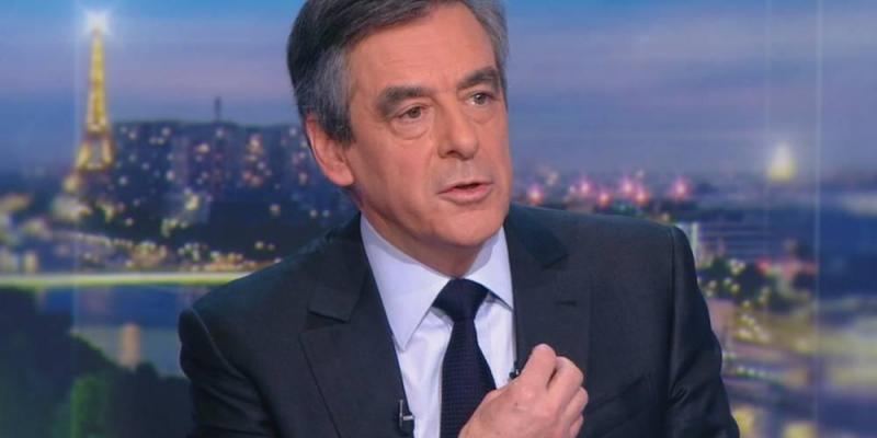 Présidentielle: Fillon poursuit la baisse, donné éliminé face à Le Pen et Macron