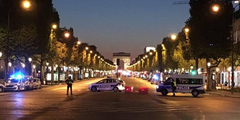 EN DIRECT. Attaque terroriste sur les Champs-Elysées à Paris:  un policier tué, deux blessés