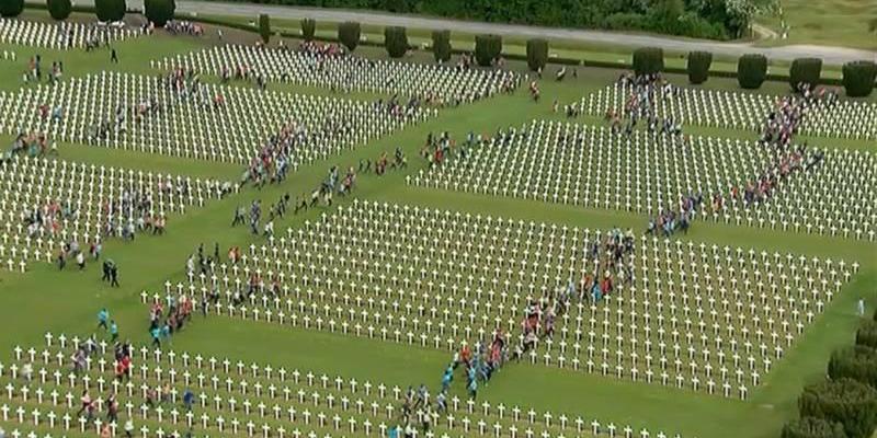 La mise en scène des commémorations de Verdun indigne une partie de la classe politique