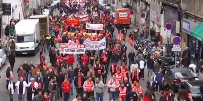 Loi Travail: peu de manifestants en Lorraine, des policiers blessés à Paris