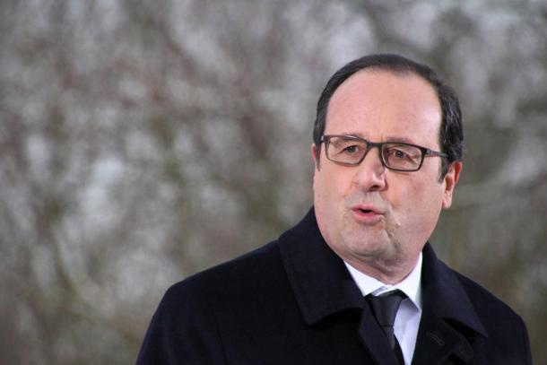 Hollande a "l’impression qu’une armée est passée" au cimetière juif profané de Sarre-Union