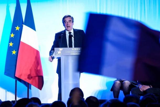 Avant un week-end crucial, François Fillon ne s'effondre pas dans les sondages