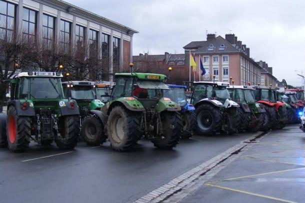 Les agriculteurs en colère continuent le mouvement à Saint-dié-des-Vosges