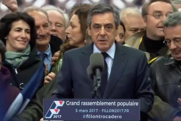 Au Trocadéro, Fillon joue le "peuple" contre les élus de son propre parti