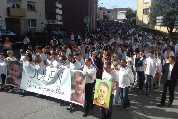 700 personnes marchent pour rendre hommage à Julien, agressé à mort à Nancy