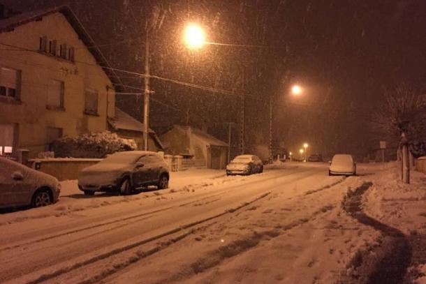 La neige va continuer à tomber dans la nuit de vendredi à samedi en Lorraine