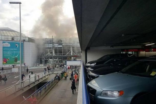 Attentats de Bruxelles: un deuxième suspect en fuite, lié à l’attentat du métro