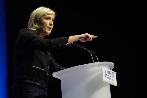 Présidentielle: Marine Le Pen en hausse toujours devant Macron et Fillon (sondage)