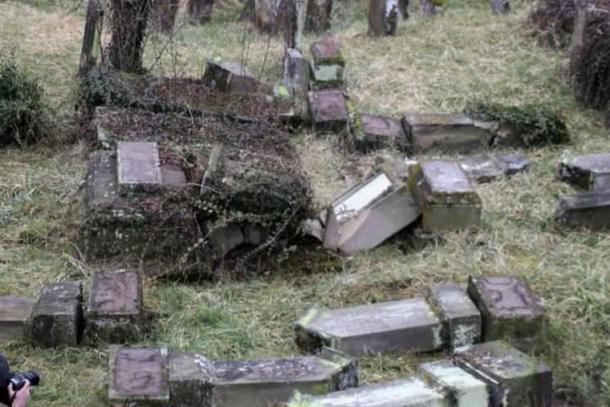 Moselle: une quarantaine de tombes d’un cimetière juif saccagées