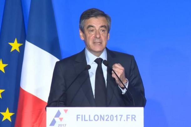 Avant sa mise en examen, François Fillon présente un programme "radical" et  "sans efforts"