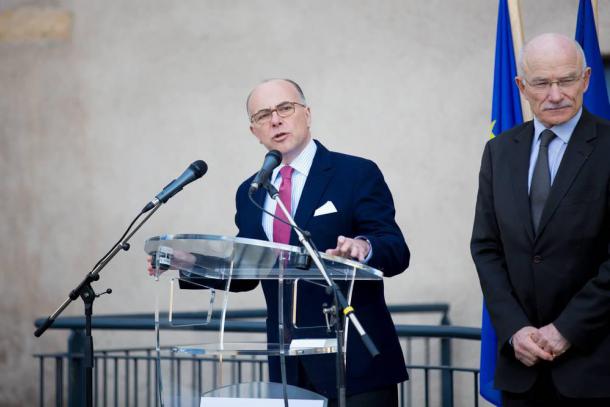 Départementales: à Metz, Bernard Cazeneuve assure que le FN "n'aime pas la République"