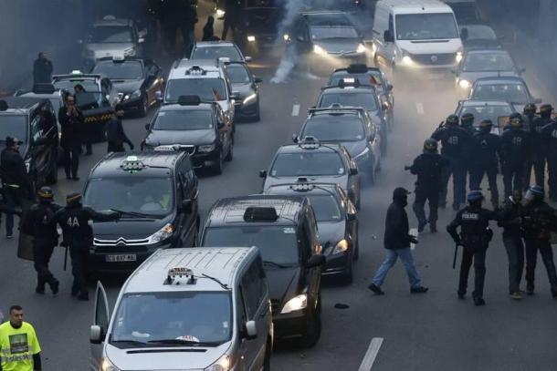 EN DIRECT. Taxis, enseignants, contrôleurs aériens: journée de grève partout en France