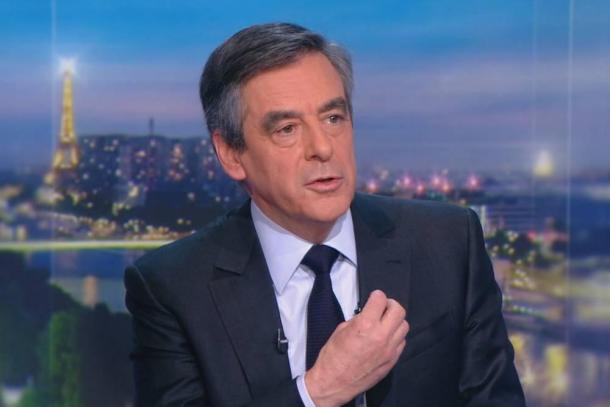 Présidentielle: Fillon poursuit la baisse, donné éliminé face à Le Pen et Macron