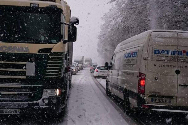 La neige paralyse les routes et les transports de Lorraine lundi matin