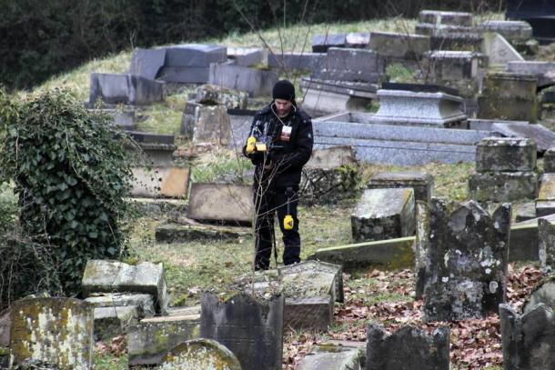 Cimetière juif profané à Sarre-Union: les cinq mineurs devant le juge